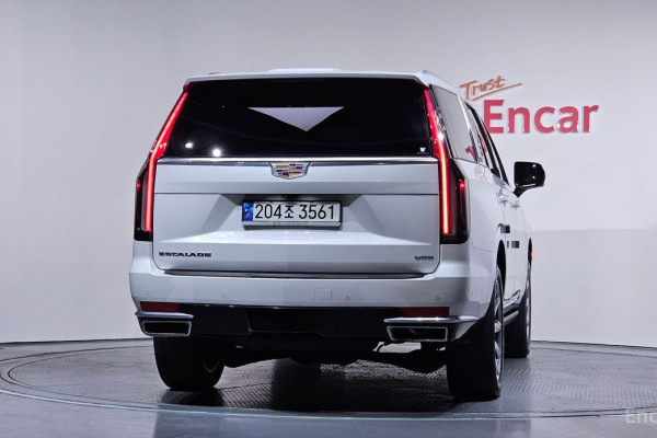 2023 Cadillac Escalade с пробегом 49 418 км