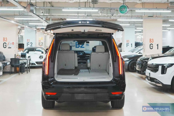 2023 Cadillac Escalade с пробегом 13 000 км