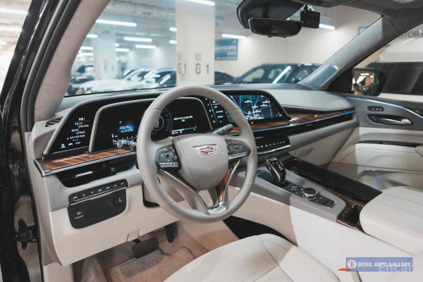 2023 Cadillac Escalade с пробегом 13 000 км