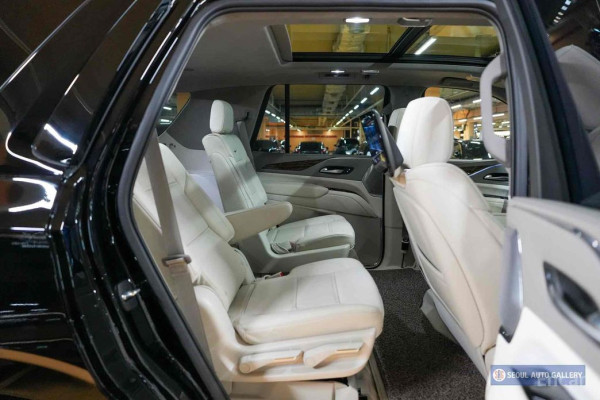 2023 Cadillac Escalade с пробегом 13 000 км