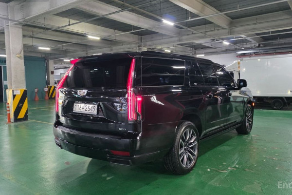 2023 Cadillac Escalade с пробегом 28 697 км