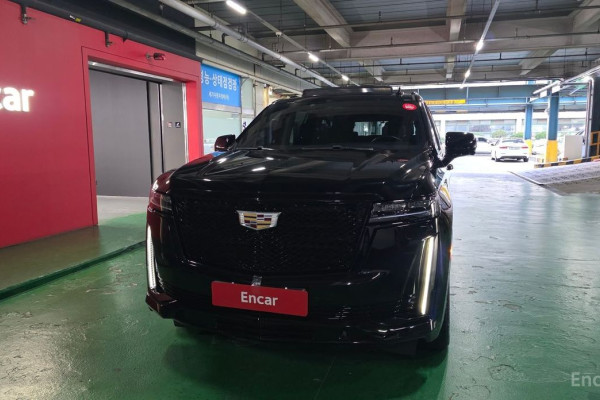 2023 Cadillac Escalade с пробегом 28 697 км