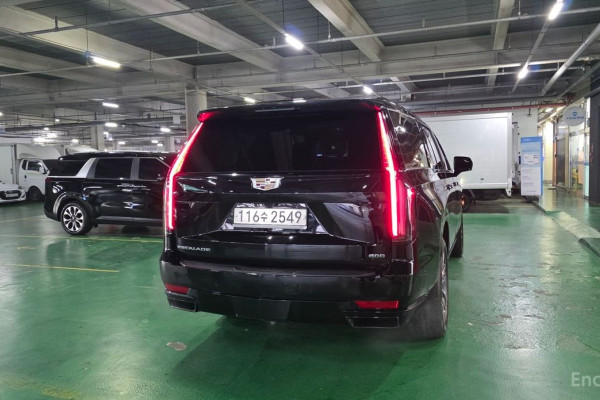 2023 Cadillac Escalade с пробегом 28 697 км