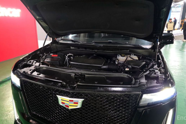 2023 Cadillac Escalade с пробегом 28 697 км