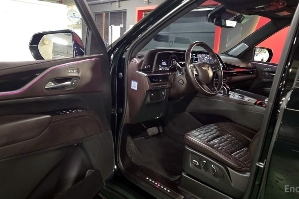 2023 Cadillac Escalade с пробегом 28 697 км