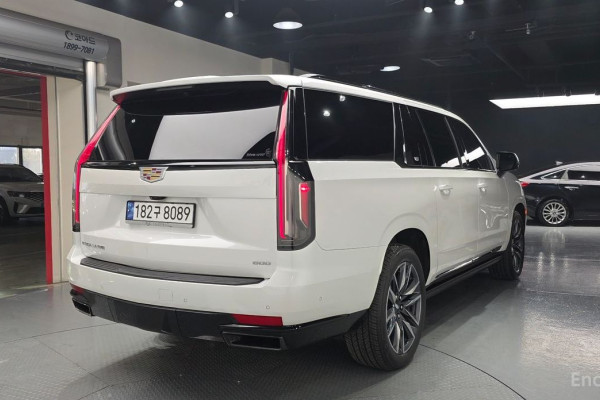 2023 Cadillac Escalade с пробегом 11 775 км