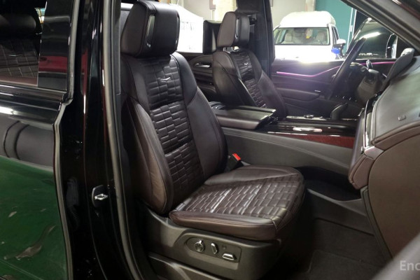 2023 Cadillac Escalade с пробегом 28 697 км