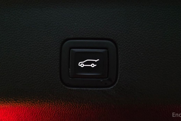 2023 Cadillac Escalade с пробегом 28 697 км