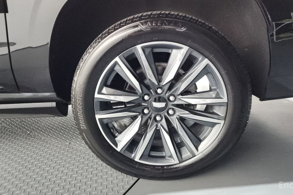 2023 Cadillac Escalade с пробегом 33 451 км