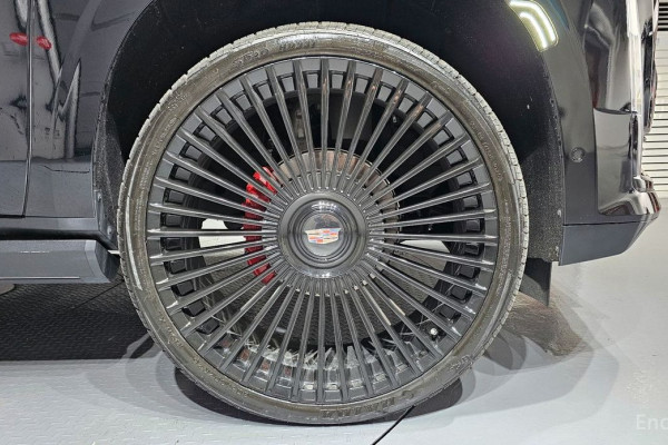 2022 Cadillac Escalade с пробегом 27 583 км