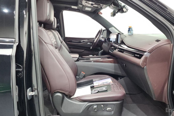 2023 Cadillac Escalade с пробегом 33 451 км