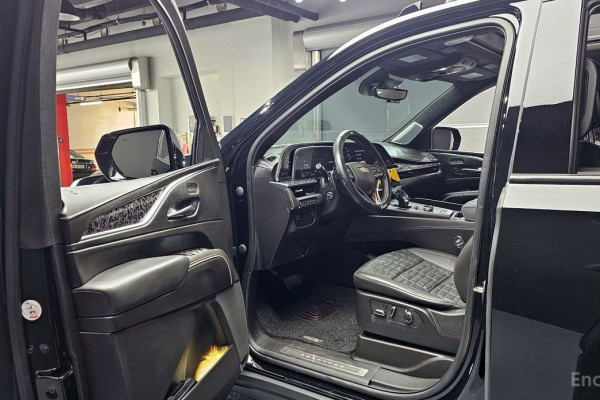 2022 Cadillac Escalade с пробегом 27 583 км