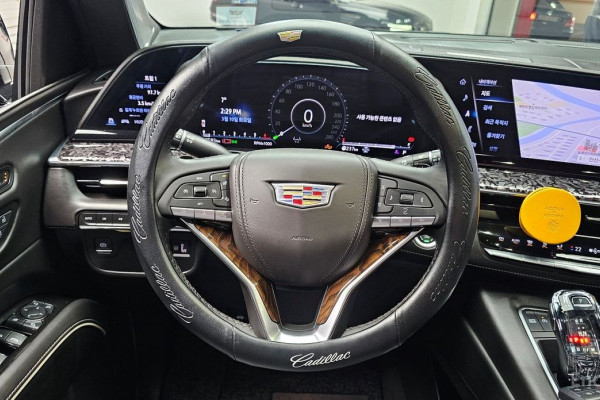 2022 Cadillac Escalade с пробегом 27 583 км