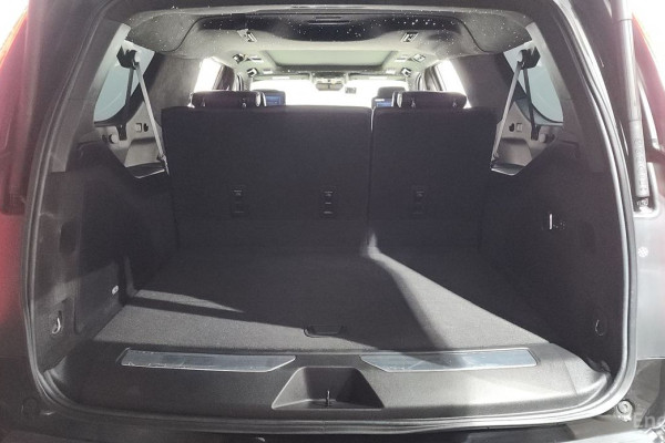 2023 Cadillac Escalade с пробегом 33 451 км