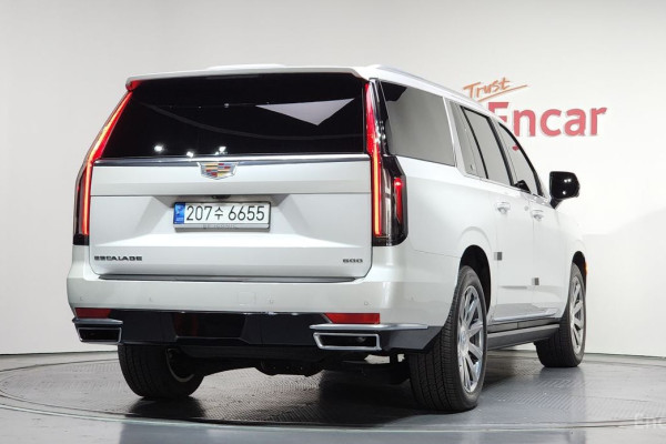2023 Cadillac Escalade с пробегом 13 762 км