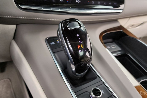 2023 Cadillac Escalade с пробегом 13 762 км