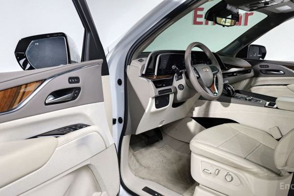 2023 Cadillac Escalade с пробегом 13 762 км