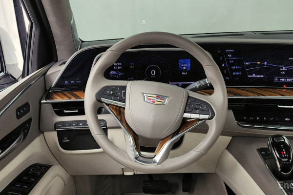 2023 Cadillac Escalade с пробегом 13 762 км