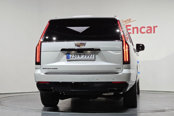 2025 Cadillac Escalade с пробегом 3 995 км