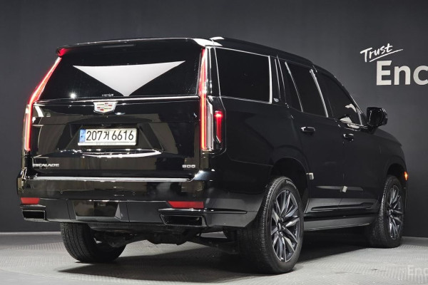 2023 Cadillac Escalade с пробегом 77 359 км