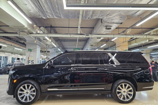 2022 Cadillac Escalade с пробегом 35 613 км