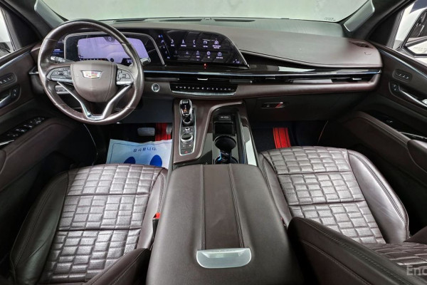 2023 Cadillac Escalade с пробегом 33 678 км