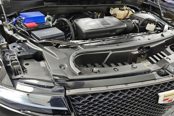 2023 Cadillac Escalade с пробегом 77 359 км