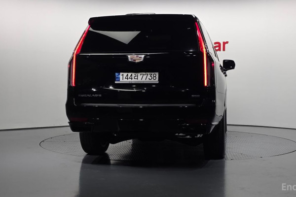 2023 Cadillac Escalade с пробегом 26 541 км