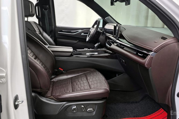 2023 Cadillac Escalade с пробегом 33 678 км