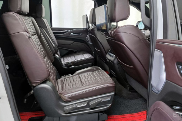 2023 Cadillac Escalade с пробегом 33 678 км