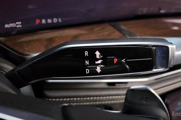 2025 Cadillac Escalade с пробегом 11 104 км