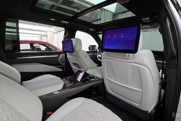 2025 Cadillac Escalade с пробегом 3 995 км