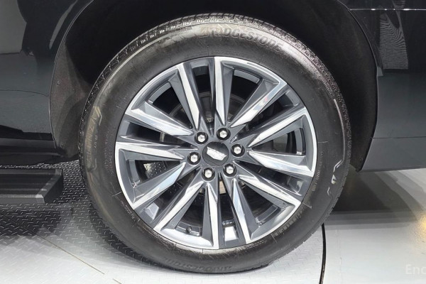 2023 Cadillac Escalade с пробегом 26 541 км