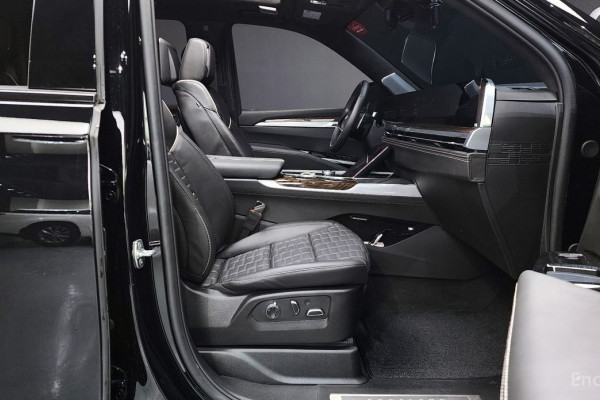 2025 Cadillac Escalade с пробегом 11 104 км