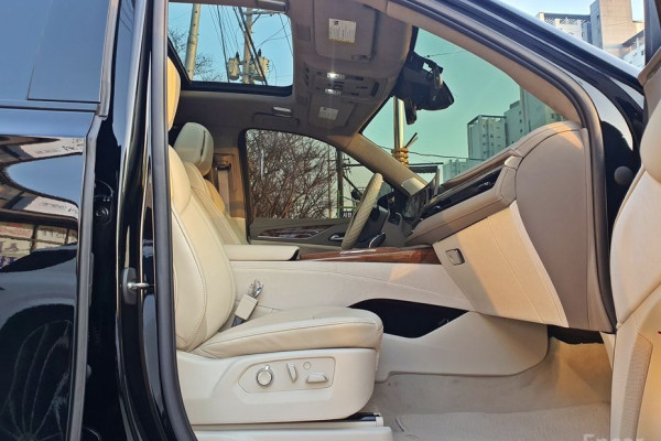 2022 Cadillac Escalade с пробегом 26 305 км