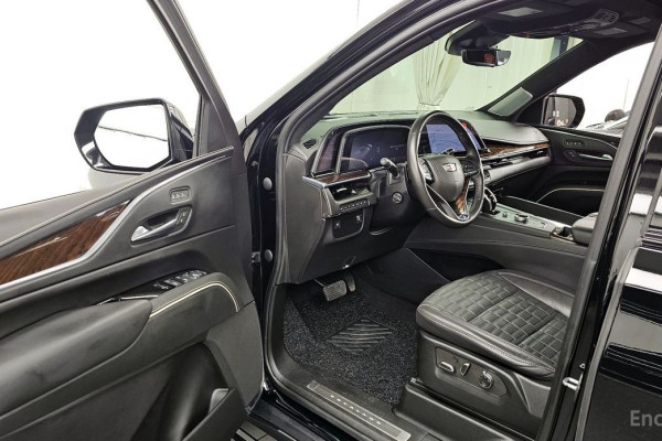 2023 Cadillac Escalade с пробегом 77 359 км