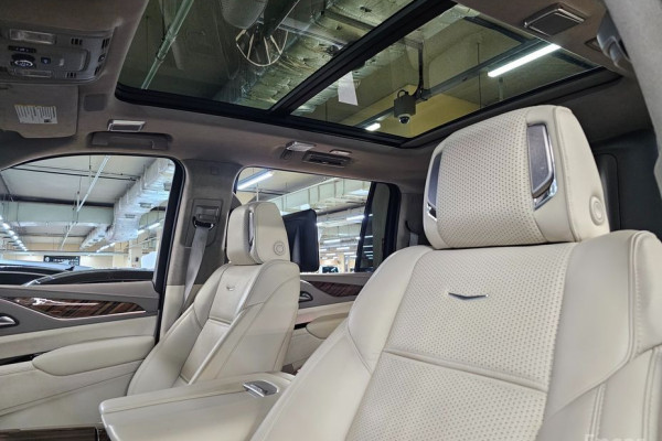 2022 Cadillac Escalade с пробегом 35 613 км