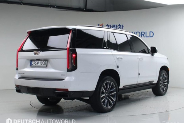 2023 Cadillac Escalade с пробегом 30 833 км