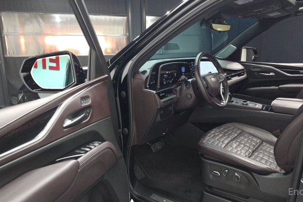 2023 Cadillac Escalade с пробегом 26 541 км