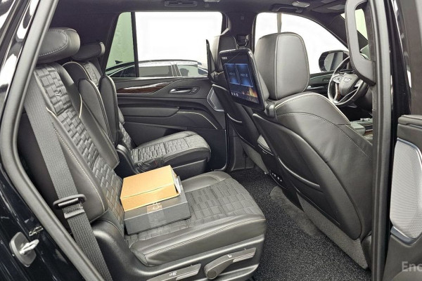 2023 Cadillac Escalade с пробегом 77 359 км