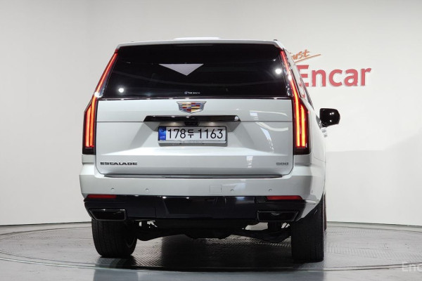 2025 Cadillac Escalade с пробегом 14 837 км