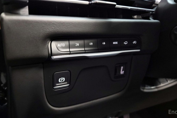 2025 Cadillac Escalade с пробегом 11 104 км