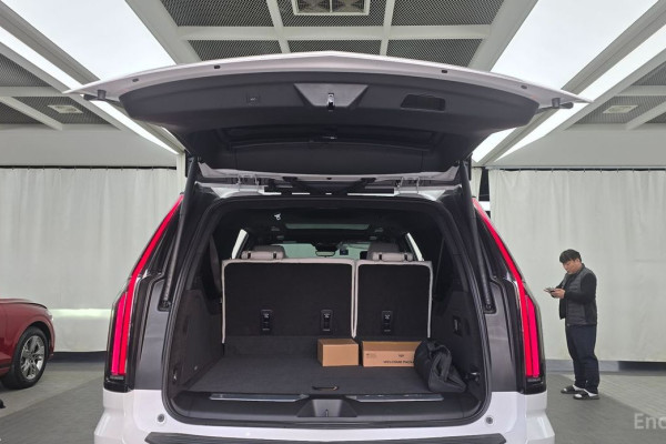 2025 Cadillac Escalade с пробегом 3 995 км