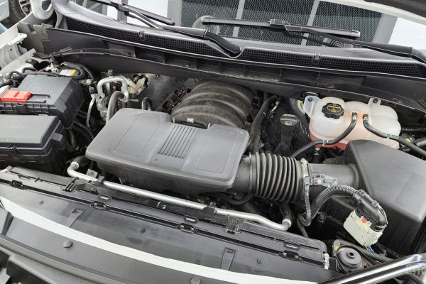 2025 Cadillac Escalade с пробегом 14 837 км