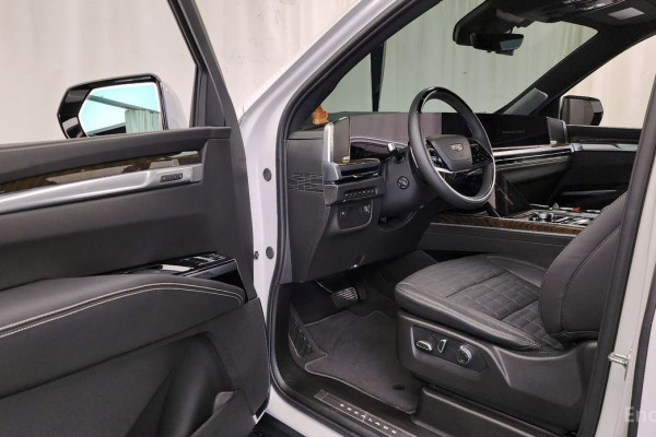2025 Cadillac Escalade с пробегом 14 837 км