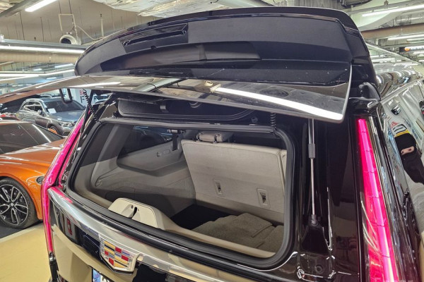 2022 Cadillac Escalade с пробегом 35 613 км