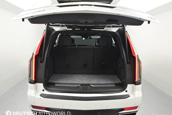 2023 Cadillac Escalade с пробегом 17 218 км