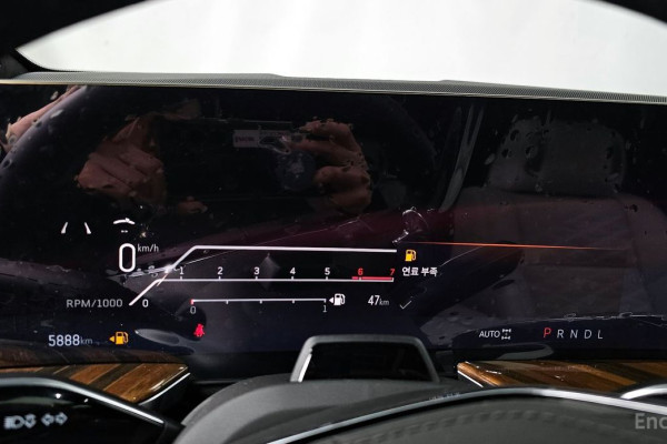 2025 Cadillac Escalade с пробегом 5 888 км