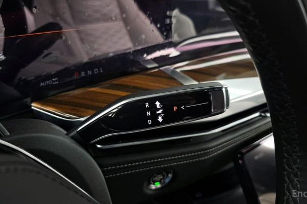 2025 Cadillac Escalade с пробегом 5 888 км