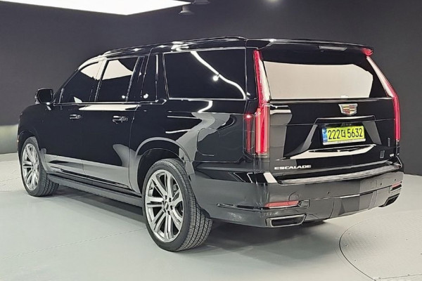 2025 Cadillac Escalade с пробегом 18 777 км